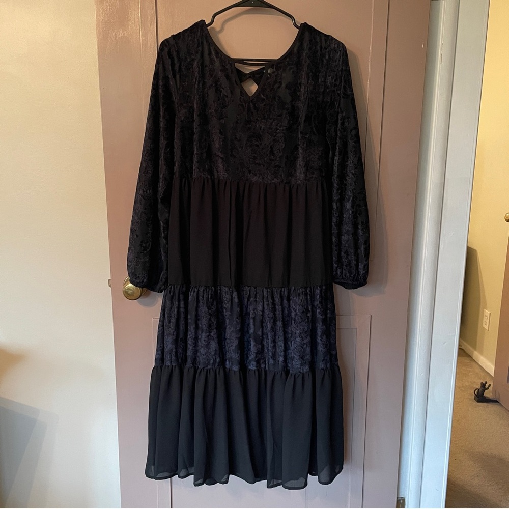 Knox Rose Velvet Detailed Midi Dress